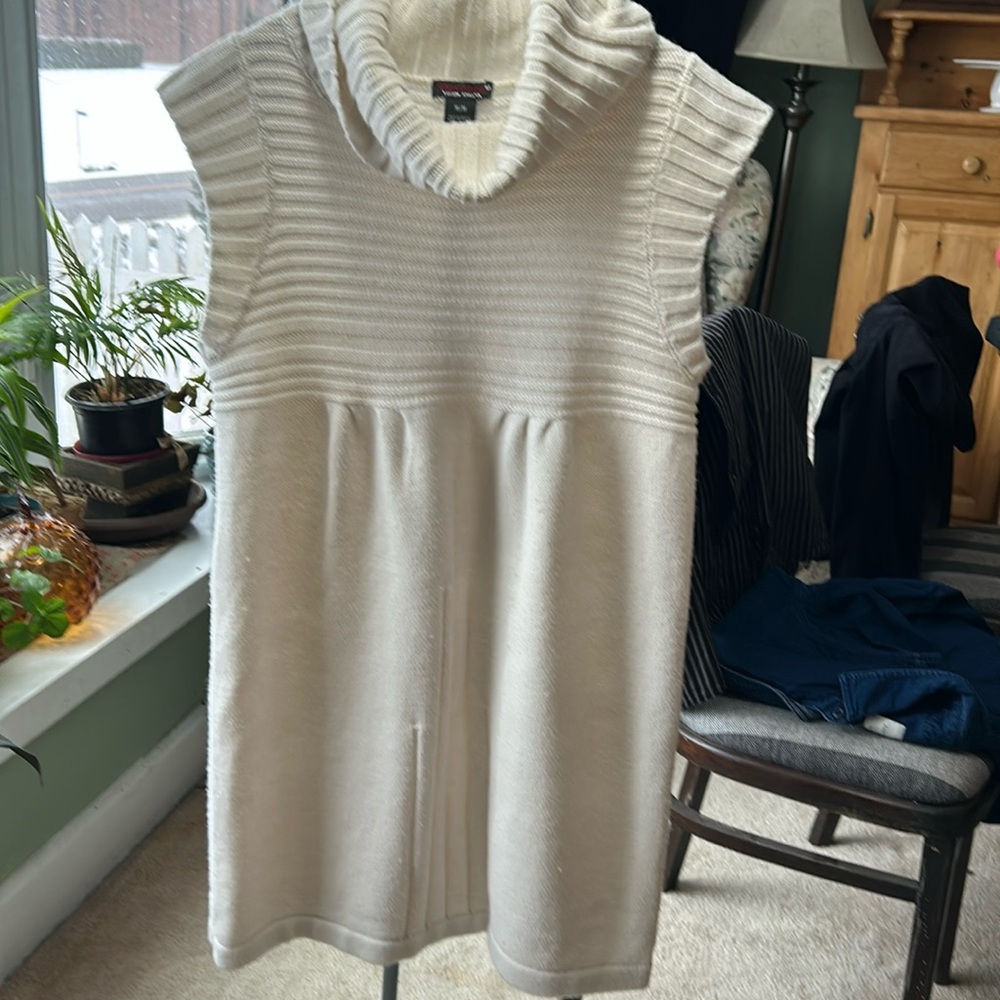 W86.    Cream dress/tunic medium sweater